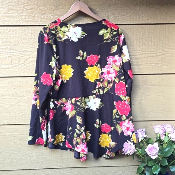 Rosegal Black Floral Peplum zip Front Top 4x - Picture 7 of 8